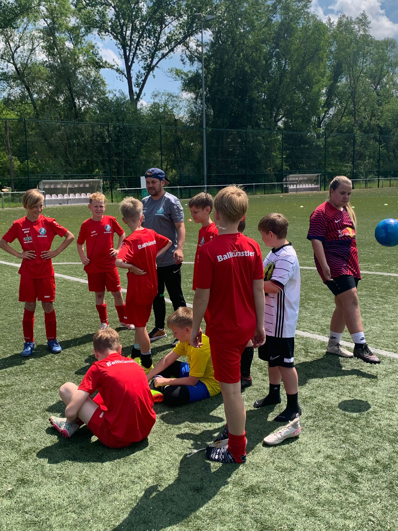 Mittagspause der Kinder im Fußballcamp