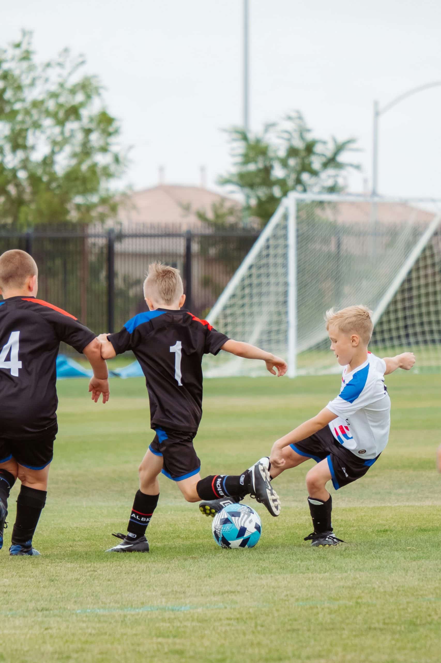 Kinder in Aktion beim Fußball – Fußballschule Ballkünstler
